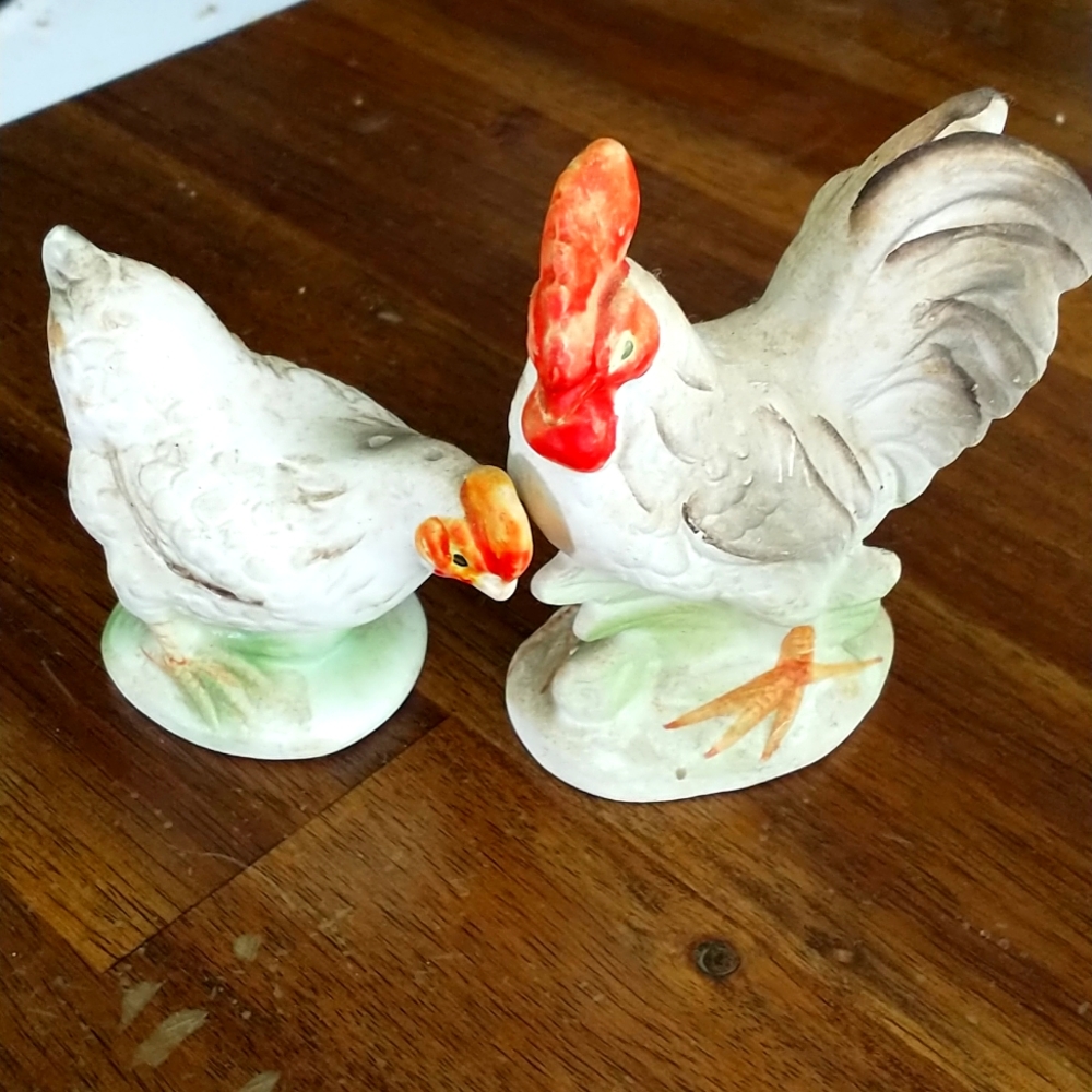 enesco chicken salt pepper shaker